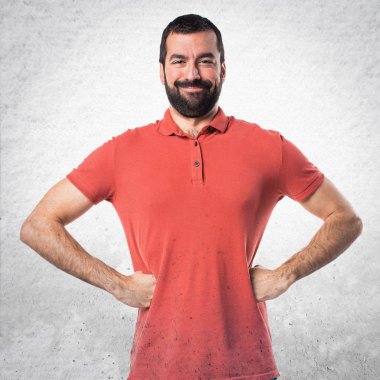 Adam kendisiyle gurur