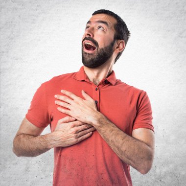 Aşık yakışıklı adam