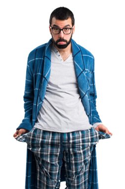 Yıkık erkekte sabahlık Cebindeki para arıyor