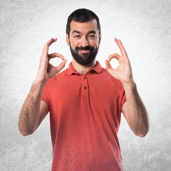 Hombre sobre fondo aislado — Foto de Stock