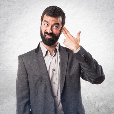 Adam intihar jest yapma