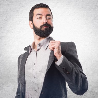 Adam kendisiyle gurur