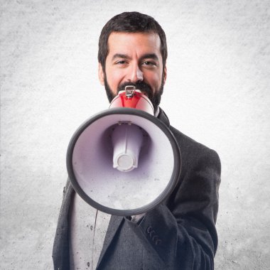 Megafon tarafından bağıran adam