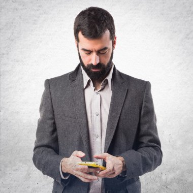 İçin mobil konuşan adam