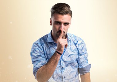 yakışıklı adam yapma sessizlik jest