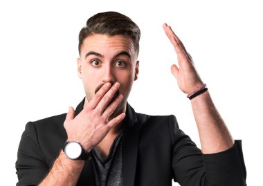 Sürpriz bir jest yapan yakışıklı erkek