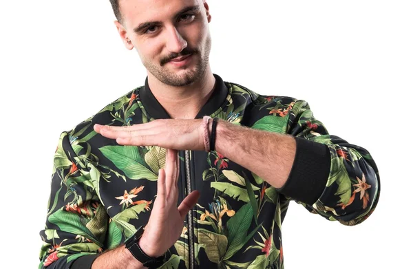 Yakışıklı adam saat hareketi yapma