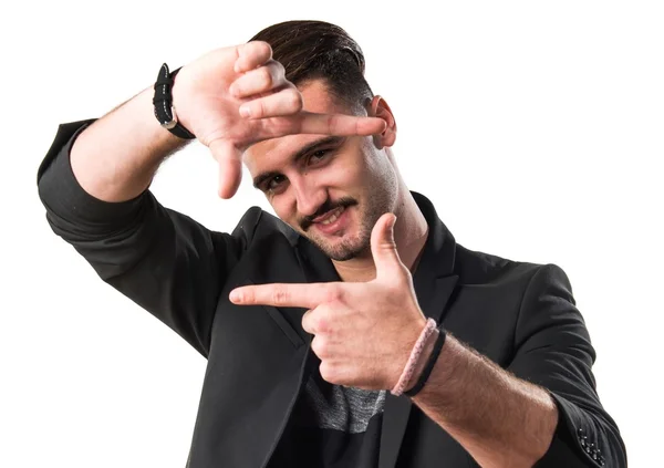 Bonito homem focando com os dedos — Fotografia de Stock