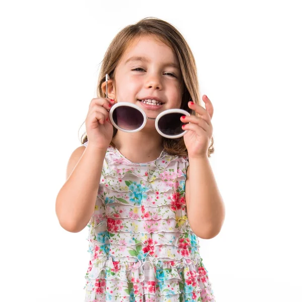 Chica feliz con gafas de sol —  Fotos de Stock