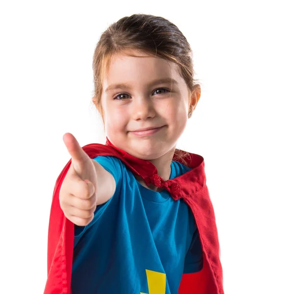 Dívka oblečená jako superhrdina s palcem nahoru — Stock fotografie