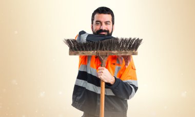 Esmer adam izole bankamatik