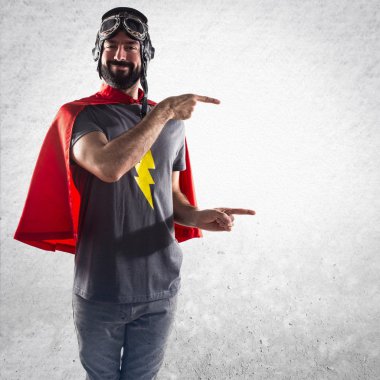 Süper kahraman için lateral işaret