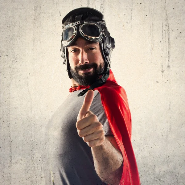 Super-herói com polegar para cima — Fotografia de Stock