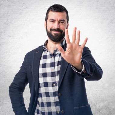 Yakışıklı adam beş sayma