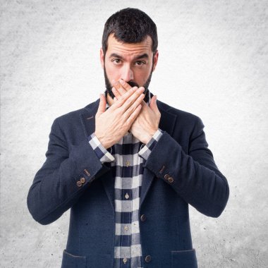 yakışıklı adam ağzını kapsayan