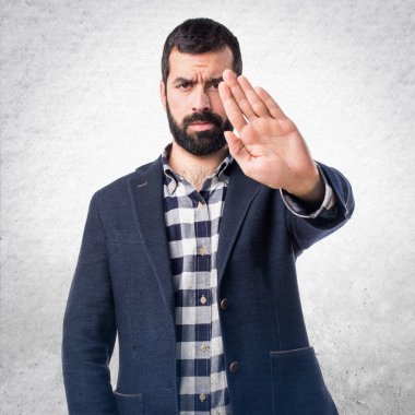 yakışıklı bir adam yapma dur işareti