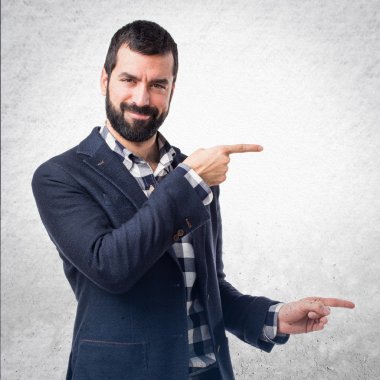 Yakışıklı adam lateral için işaret