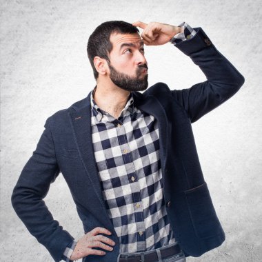 Yakışıklı adam şüpheleri