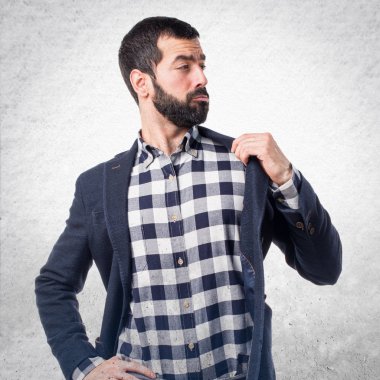 Adam kendisiyle gurur