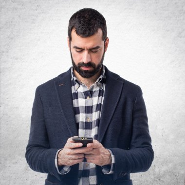 İçin mobil konuşan adam