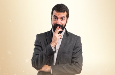 Adam sürpriz jest yapıyor.