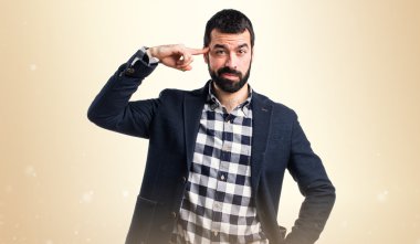 Yakışıklı adam deli jest yapma