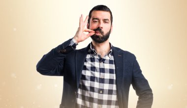 yakışıklı adam yapma sessizlik jest