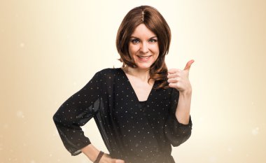 başparmak ile kadın