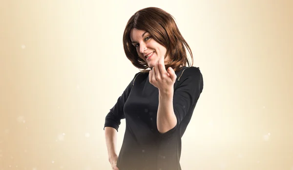 Brunette woman coming gesture — Stock Photo, Image