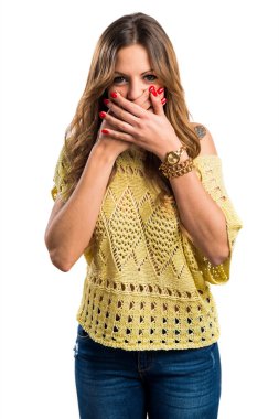 Genç kız izole arka plan üzerinde