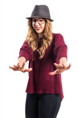 Dur işareti yapmak yenilikçi genç kız