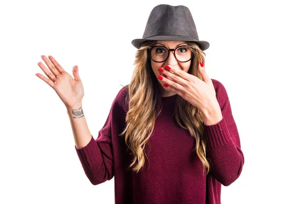 Hipster chica joven haciendo gesto sorpresa —  Fotos de Stock