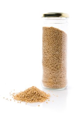 Kuruyemiş izole arka plan üzerinde