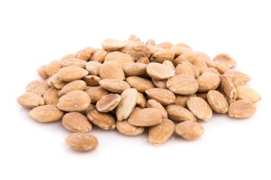 Kuruyemiş izole arka plan üzerinde