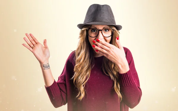 Hipster ung flicka gör överraskning gest — Stockfoto