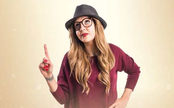 Hipster giovane ragazza pensando — Foto Stock