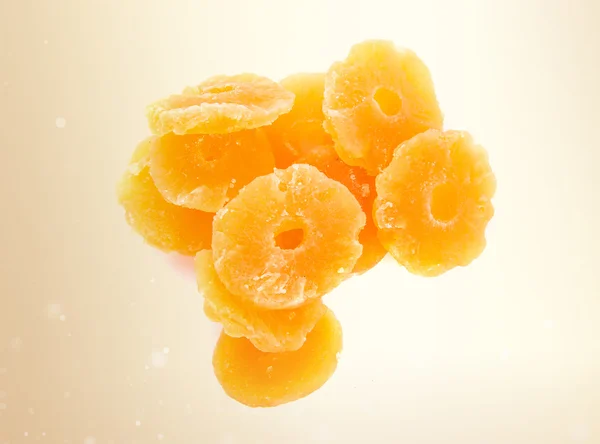 Frutta secca su fondo isolato — Foto Stock