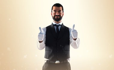 Başparmak ile lüks garson