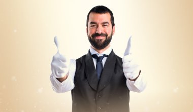 Başparmak ile lüks garson