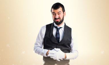 Lüks garson karın ağrısı ile