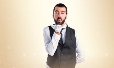 Öpücük yollayan bir adam