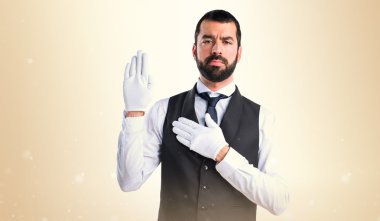 Lüks garson yemin yapıyor