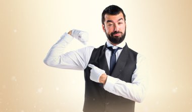 Lüks garson güçlü jest yapma