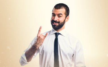 İşadamı boynuz jest yapma