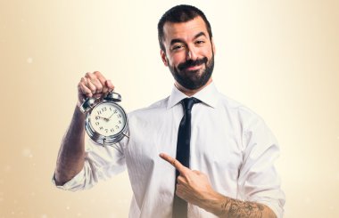 Vintage saat tutan işadamı