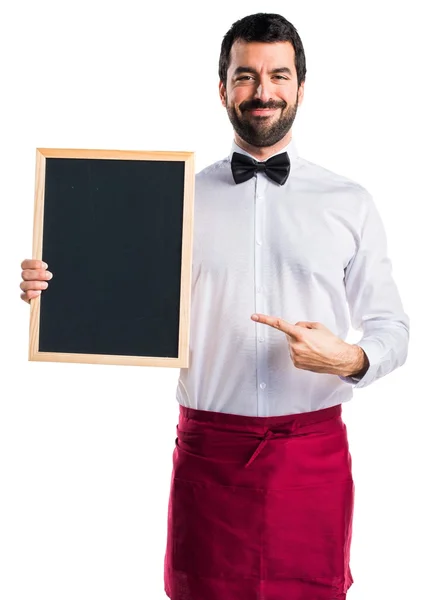 Официант держит пустой плакат — стоковое фото