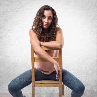 Genç kız izole arka plan üzerinde