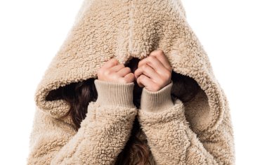 Genç kız izole arka plan üzerinde