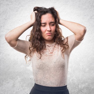 Genç kız izole arka plan üzerinde