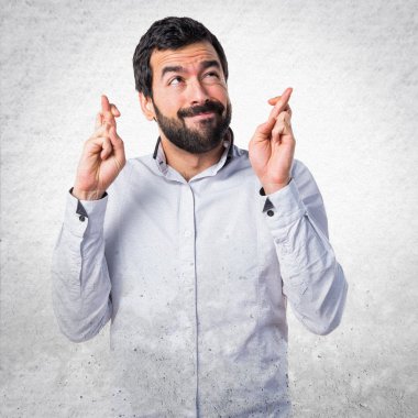 Adam parmaklarıyla geçiş